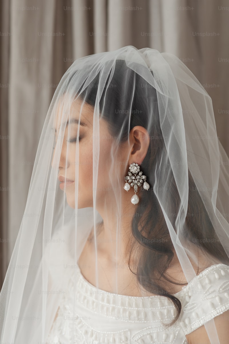 Trends in Bridal Headpieces and Veils: A Comprehensive Guide for Modern Brides