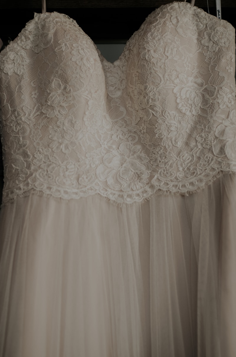 Identifying Popular Fabrics for Wedding Gowns: A Comprehensive Guide